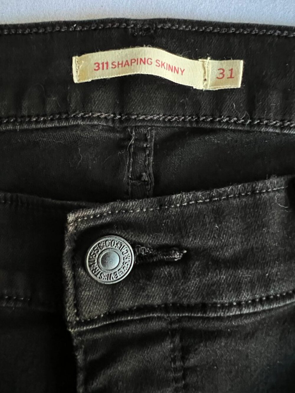 EUC! Levi's 311 Shaping Skinny Jeans Black Size 31/32 - Picture 4 of 5